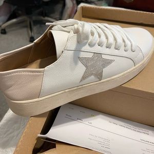 White Raven sneaker